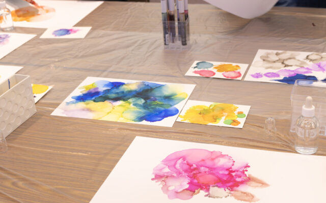 美術館でインクアートのワークショップを実施／アトリプシー