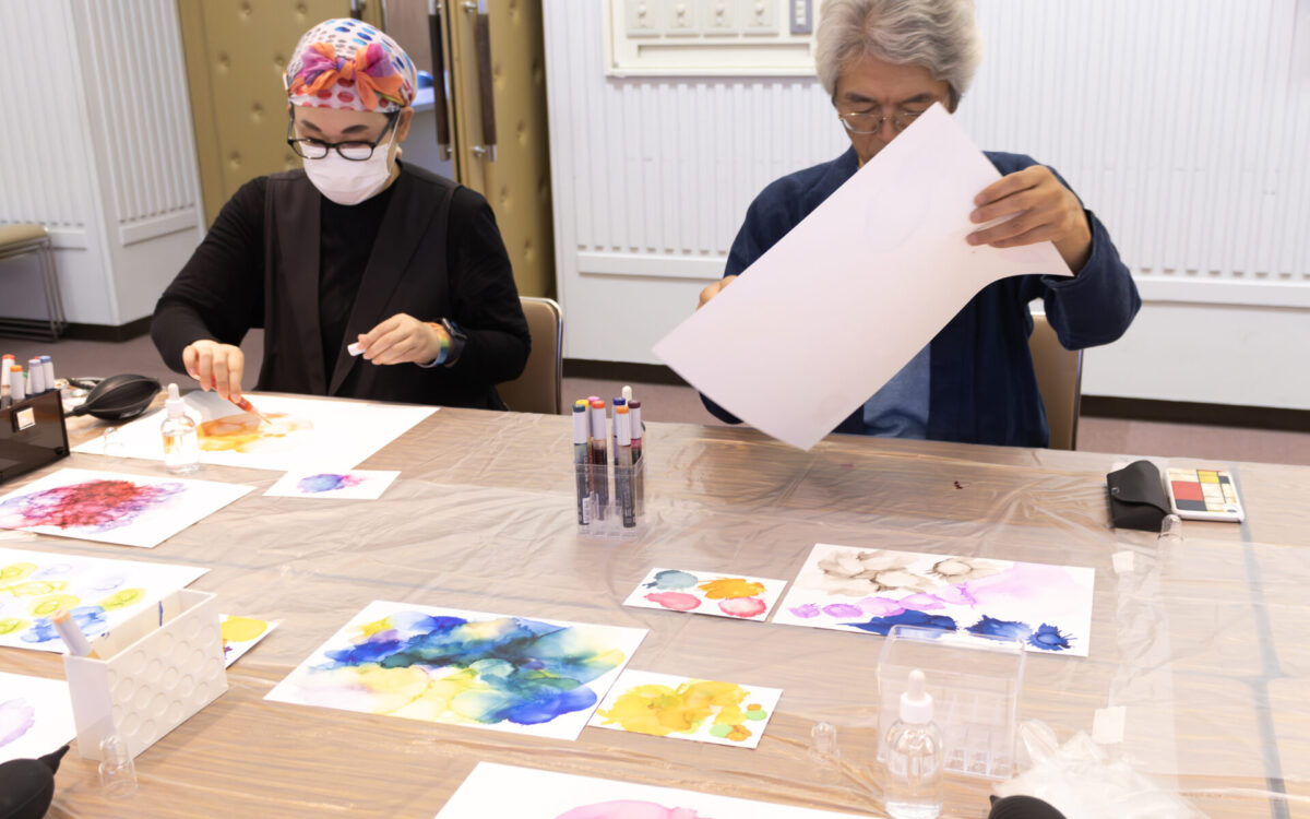 美術館でインクアートのワークショップを実施／アトリプシー