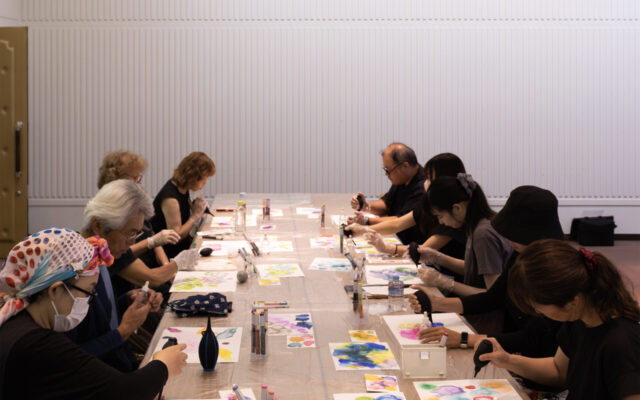 美術館でインクアートのワークショップを実施／アトリプシー