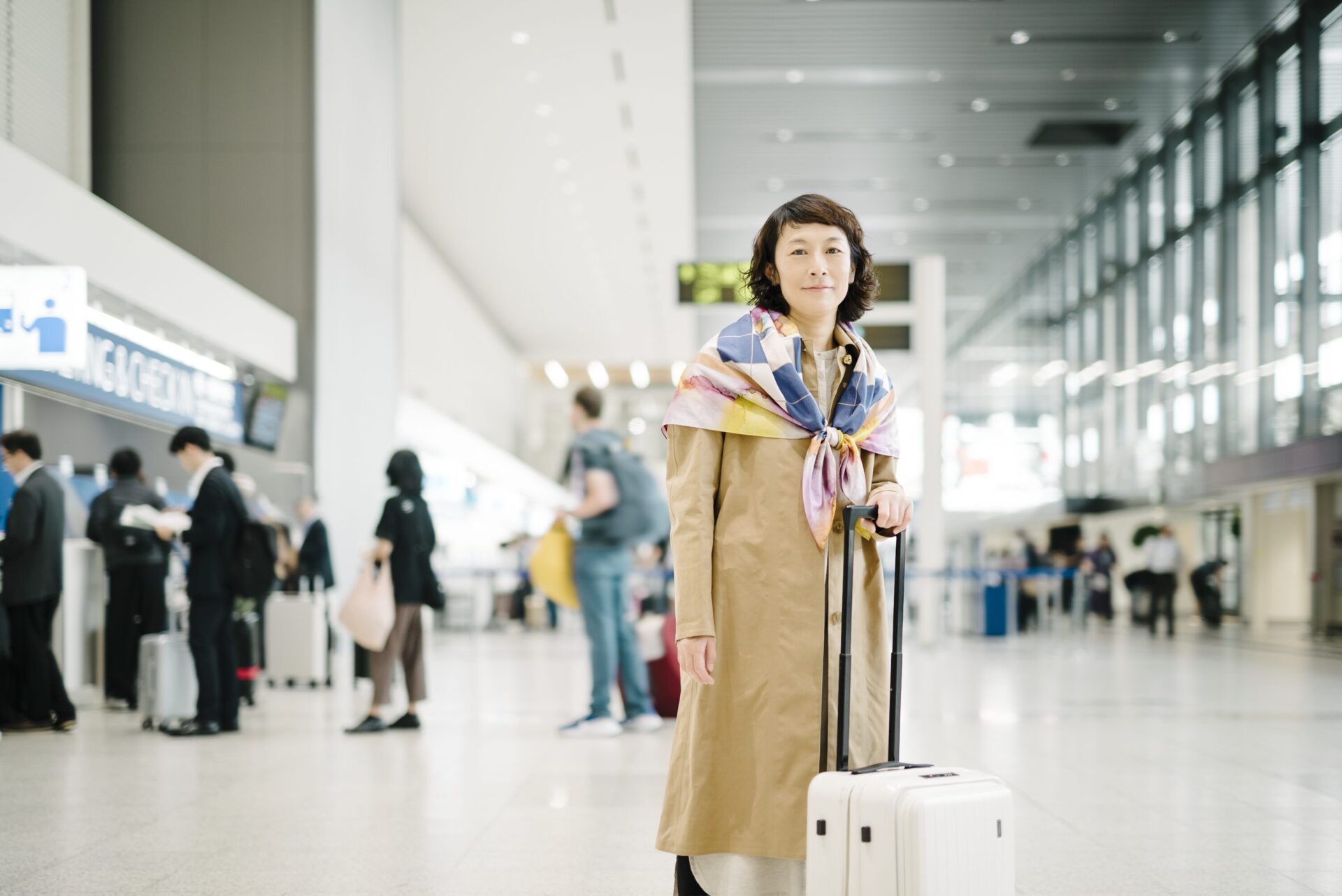 アトリプシー スカーフを纏った女性