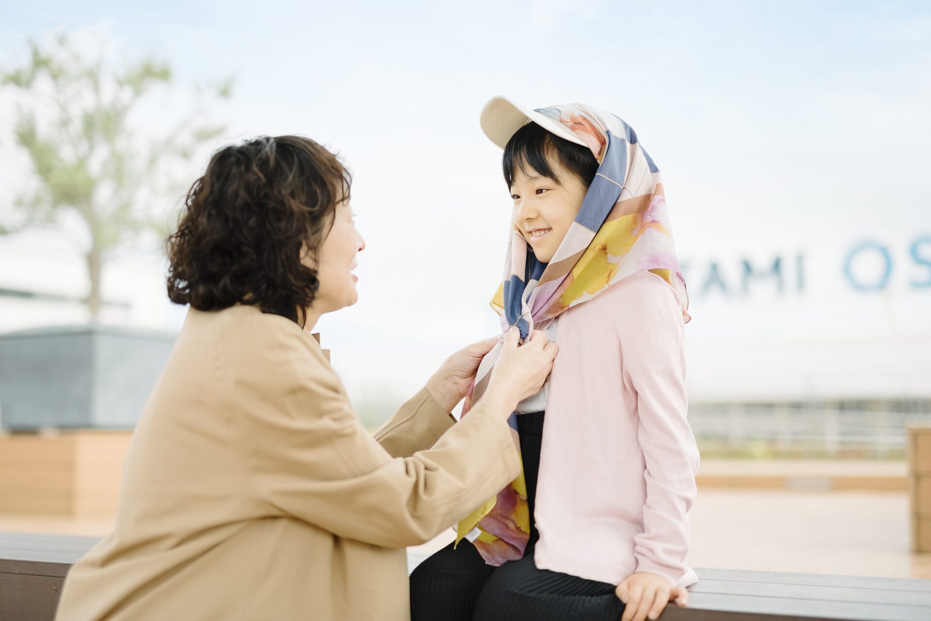 アトリプシー スカーフを纏った女性