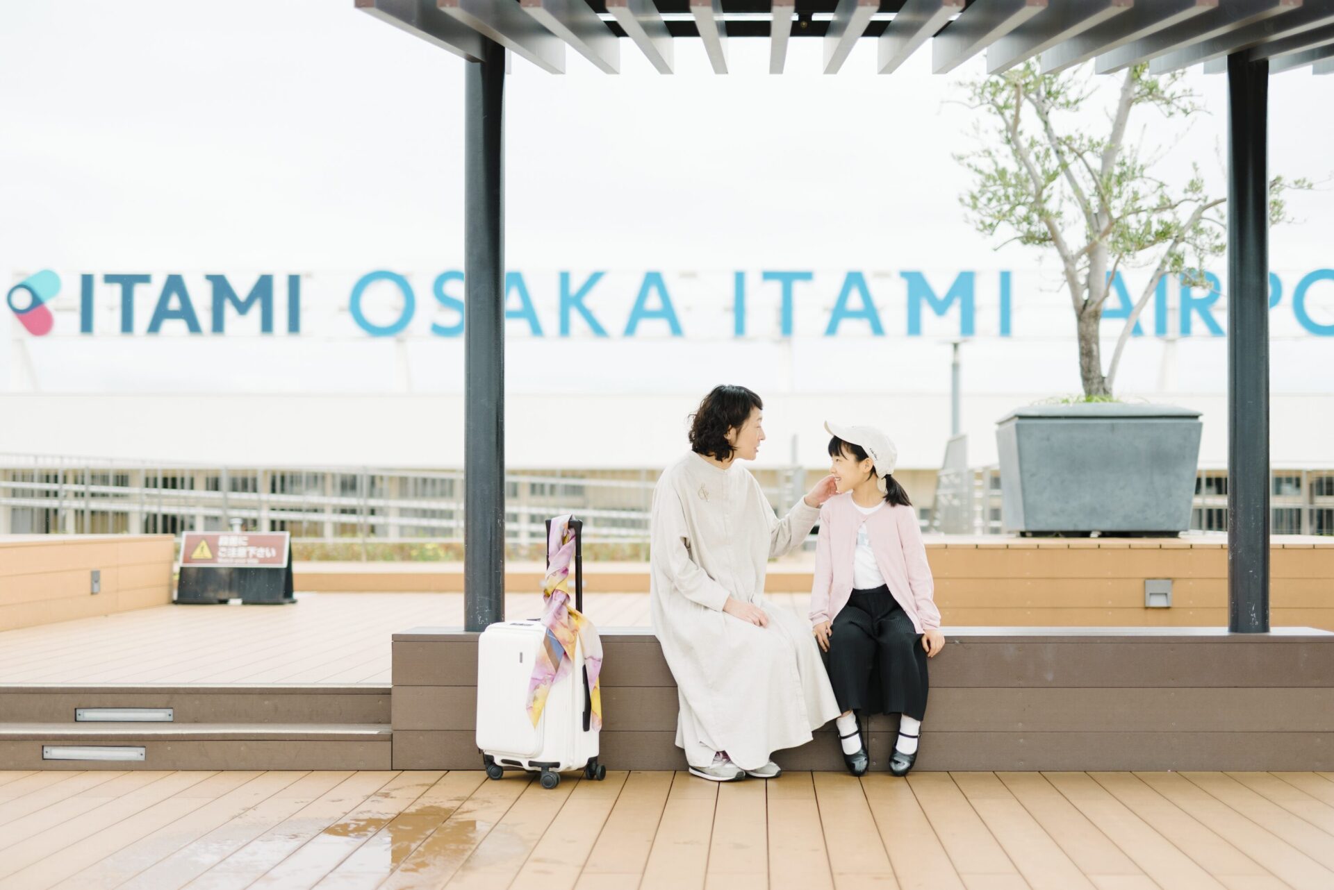 アトリプシー スカーフを纏った女性