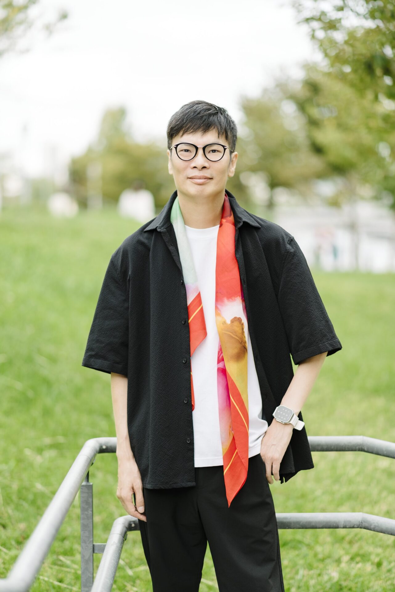 アトリプシー スカーフを纏う男性