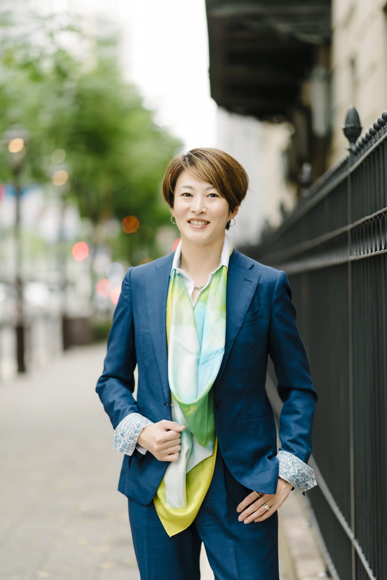 アトリプシー　スカーフを纏った女性